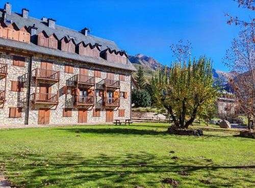Apartment Geräumige Maisonette mit Kamin Isard 2 Vall de Boí by Interhome