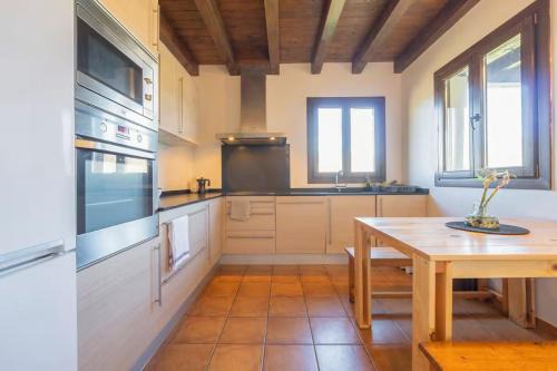 Gran casa rural con encanto rodeada de naturaleza