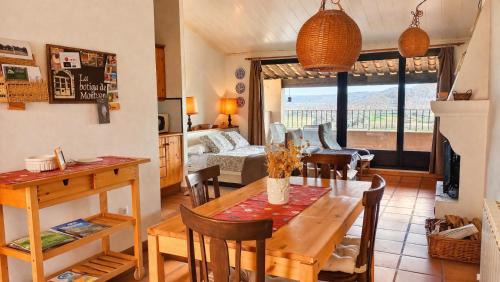 Loft con chimenea y terraza con vistas - Cal Caterino