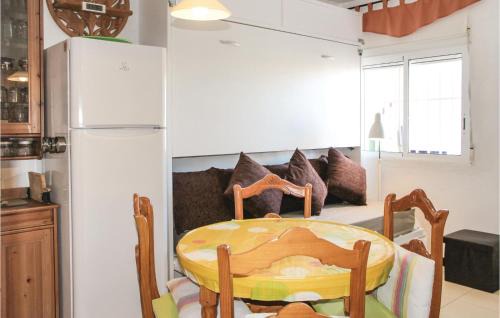 Amazing Apartment In Torreviejala Mata